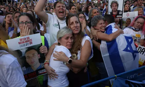 Gaza: Seven Hostages Handed Over to Red Cross Gaza: Seven Hostages Handed Over to Red Cross