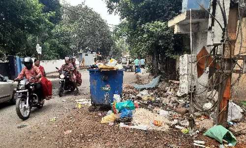 Garbage Piles Stink Up Old City Roads Garbage Piles Stink Up Old City Roads