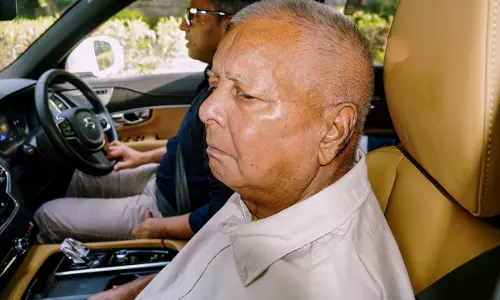 Tejashwi Halts Lalu’s Ticket Distribution Tejashwi Halts Lalu’s Ticket Distribution