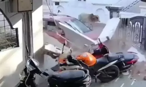 Teen Driving SUV Runs Over Biker, Crashes Into Wall in Dewas Teen Driving SUV Runs Over Biker, Crashes Into Wall in Dewas