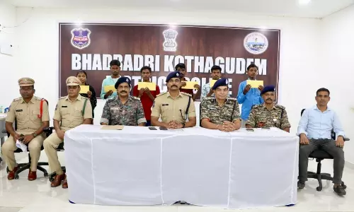 6 Maoists Surrender Before Kothgudem SP 6 Maoists Surrender Before Kothgudem SP