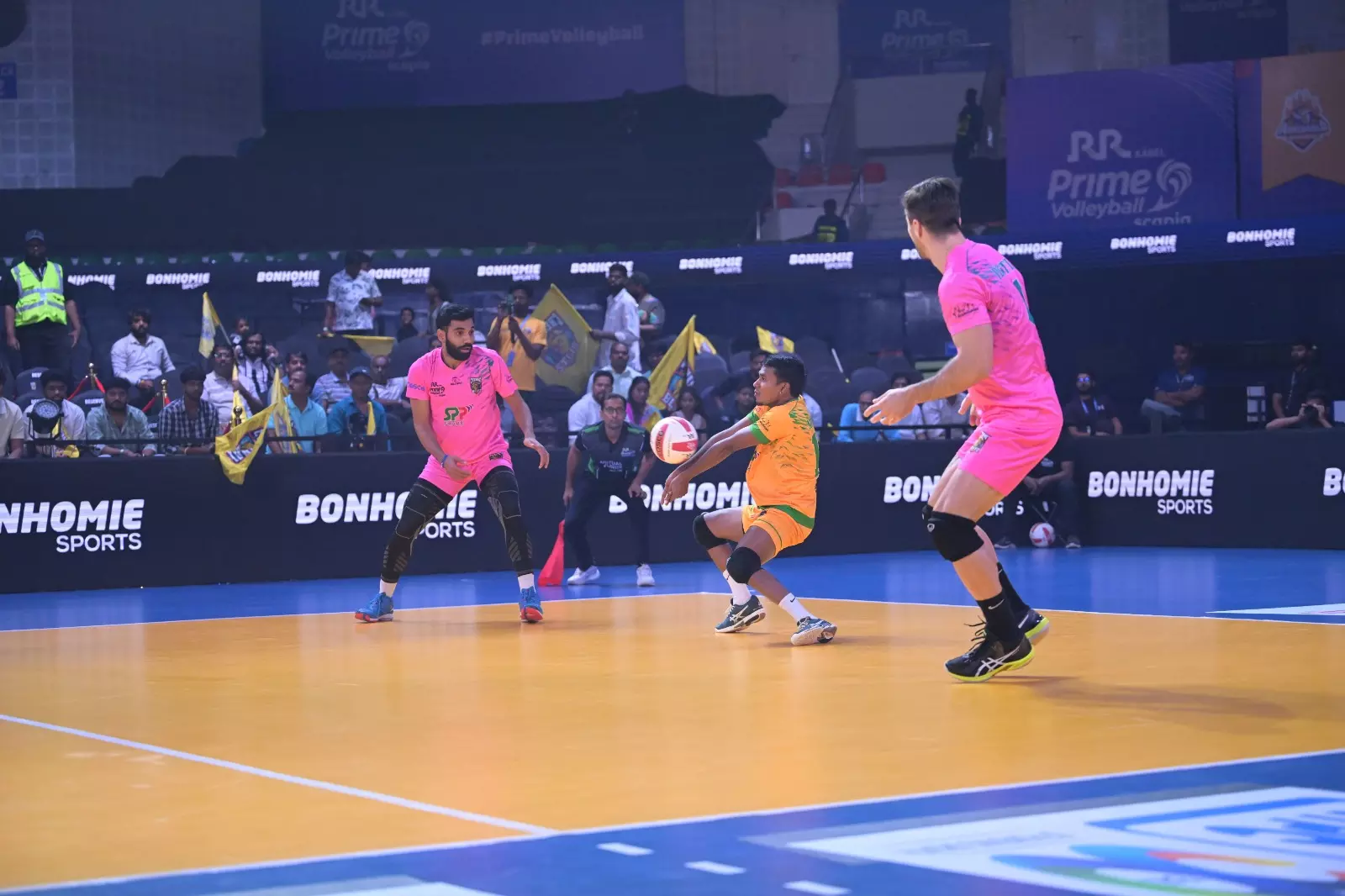 PVL 2025: Chennai Blitz beat Ahmedabad Defenders to Keep Their Campaign Alive