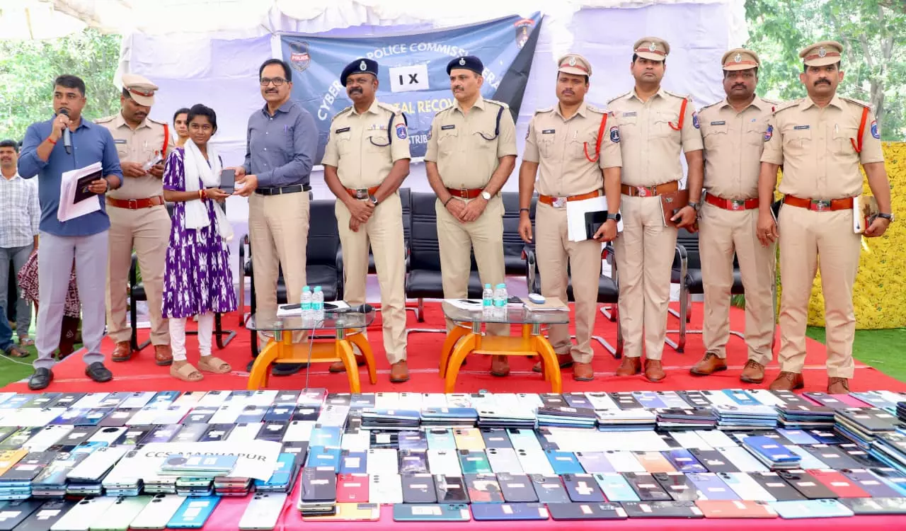 Cyberabad Police Recovers 1061 Stolen, Lost Mobile Phones