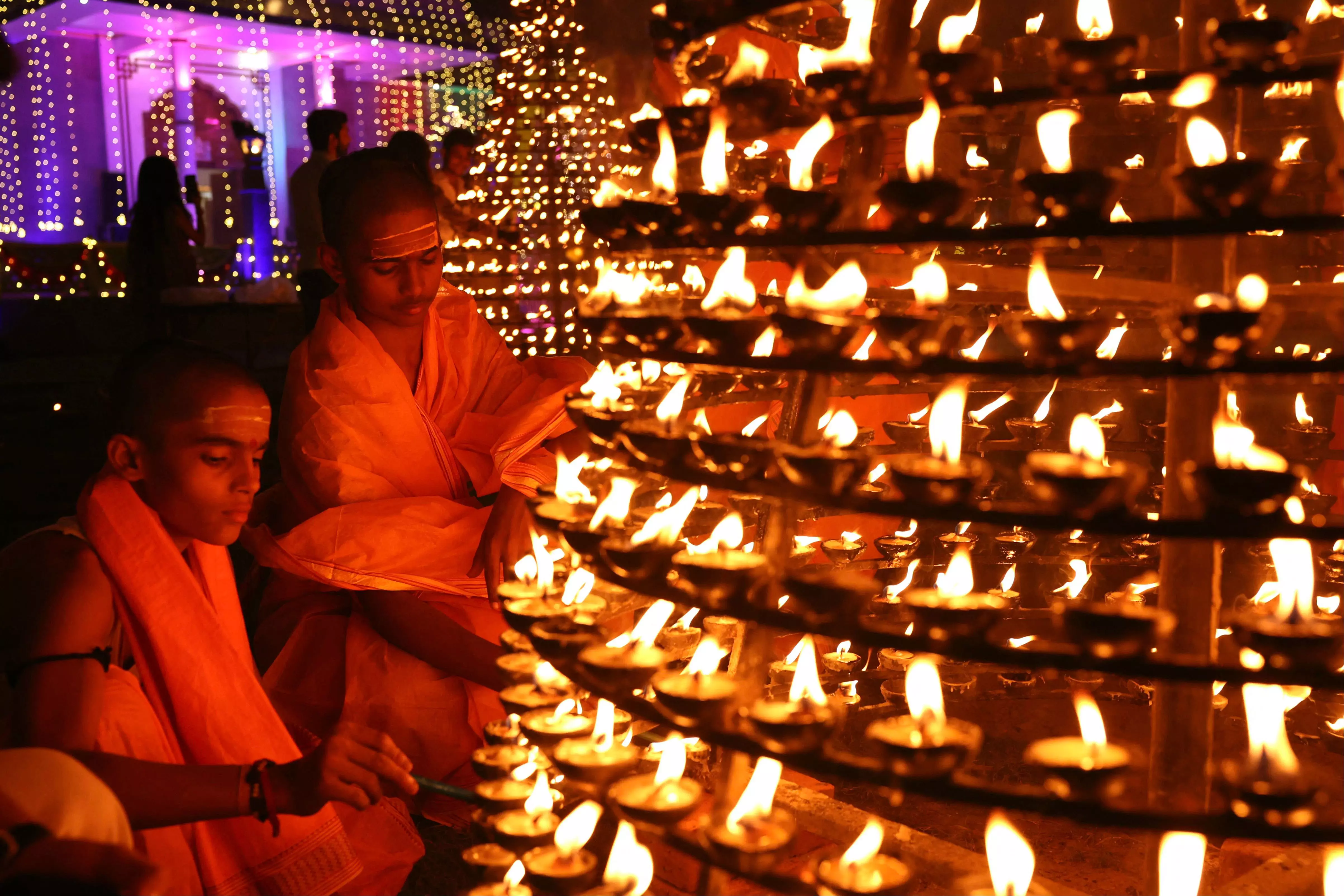Diwali 2025: Dates, Lakshmi Puja Timings, Mantras
