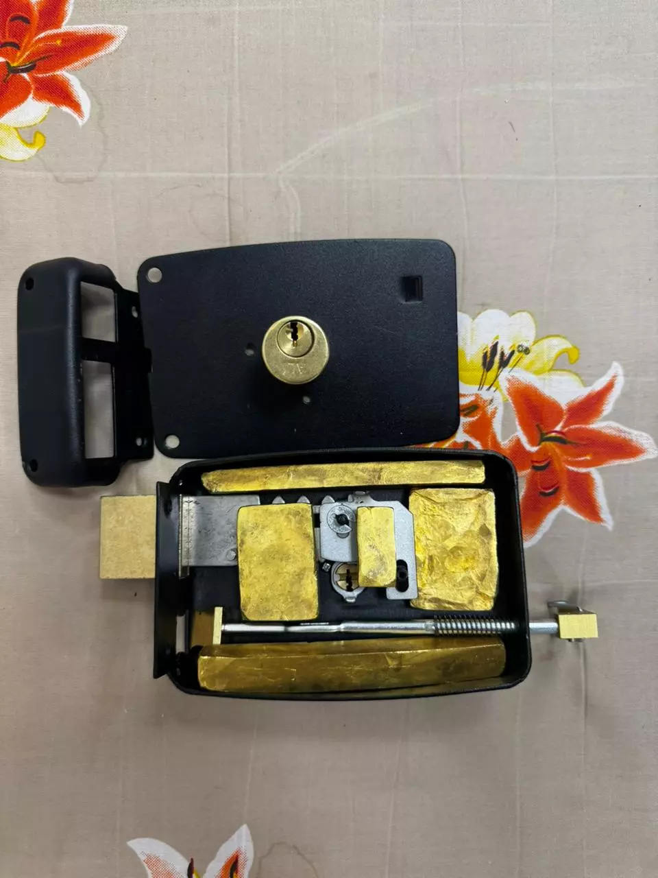 DRI Seizes Gold worth Rs.2.37 Cr at RGIA; Passenger Held DRI Seizes Gold worth Rs.2.37 Cr at RGIA; Passenger Held