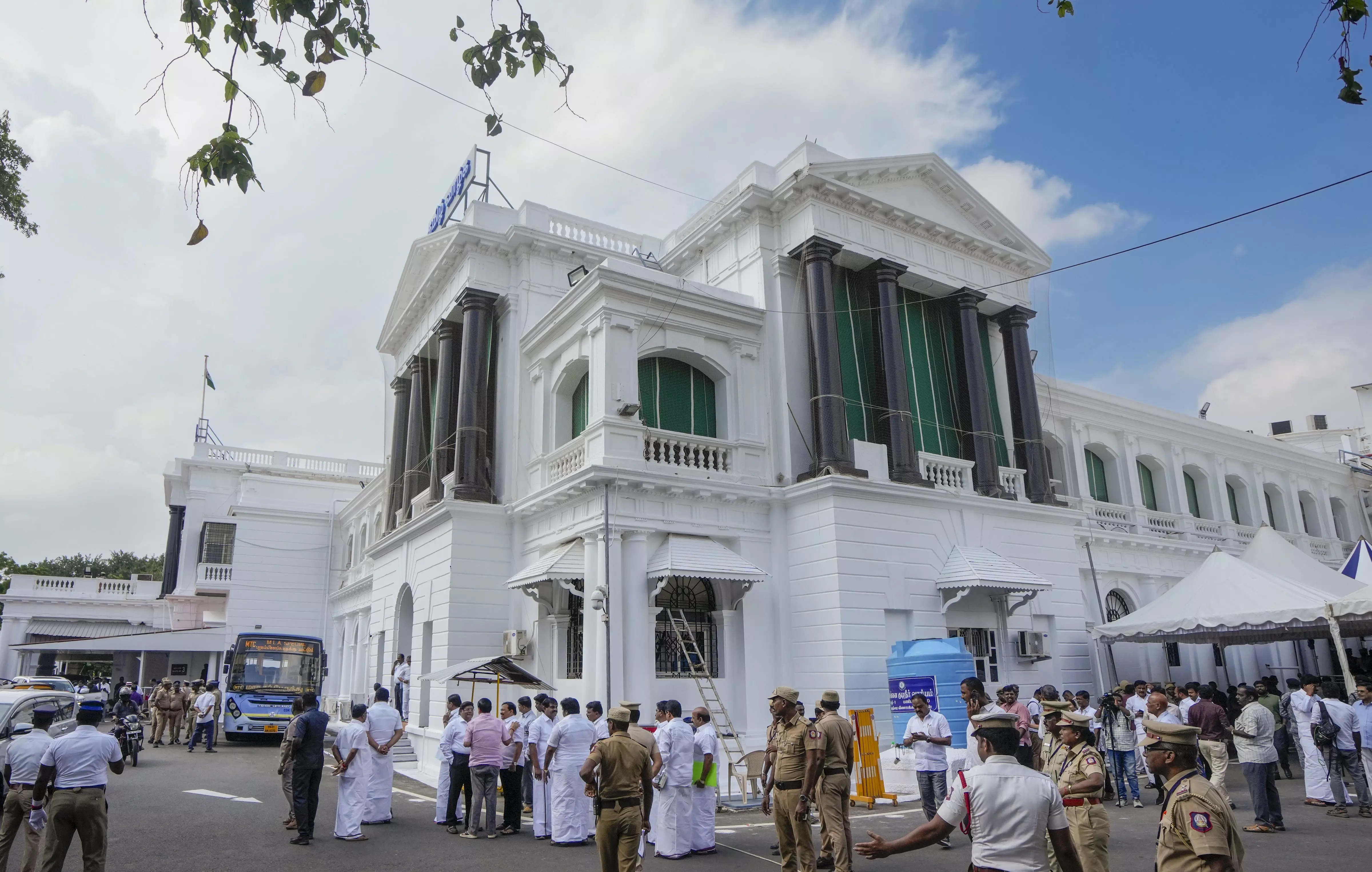 Tamil Nadu Assembly Junks Governor Ravis Opinions on Bill to Set Up Siddha University