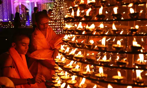 Diwali 2025: Dates, Lakshmi Puja Timings, Mantras