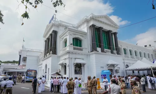 Tamil Nadu Assembly Junks Governor Ravis Opinions on Bill to Set Up Siddha University