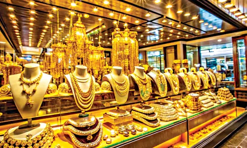 Gold Crashes to Rs 1,21,120; Silver Drops to Rs 1,51,652