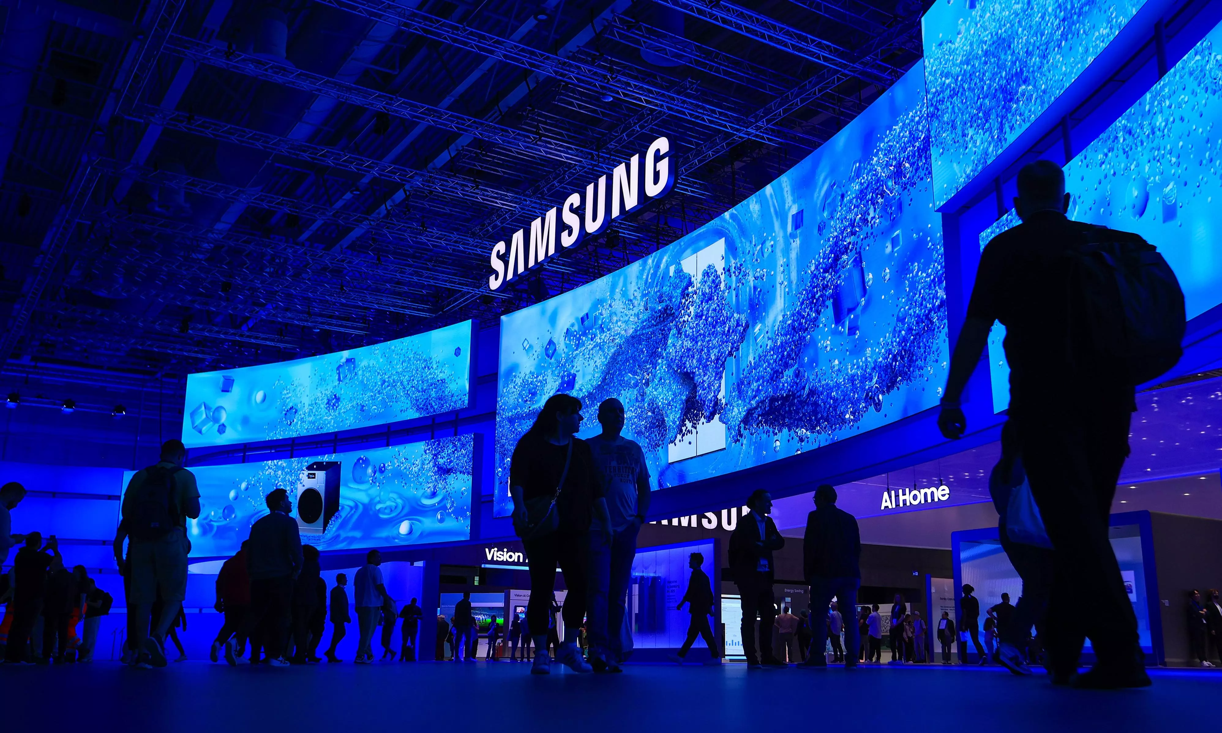 Samsung to Showcase Its First Ever Trifold Phone at APEC Summit