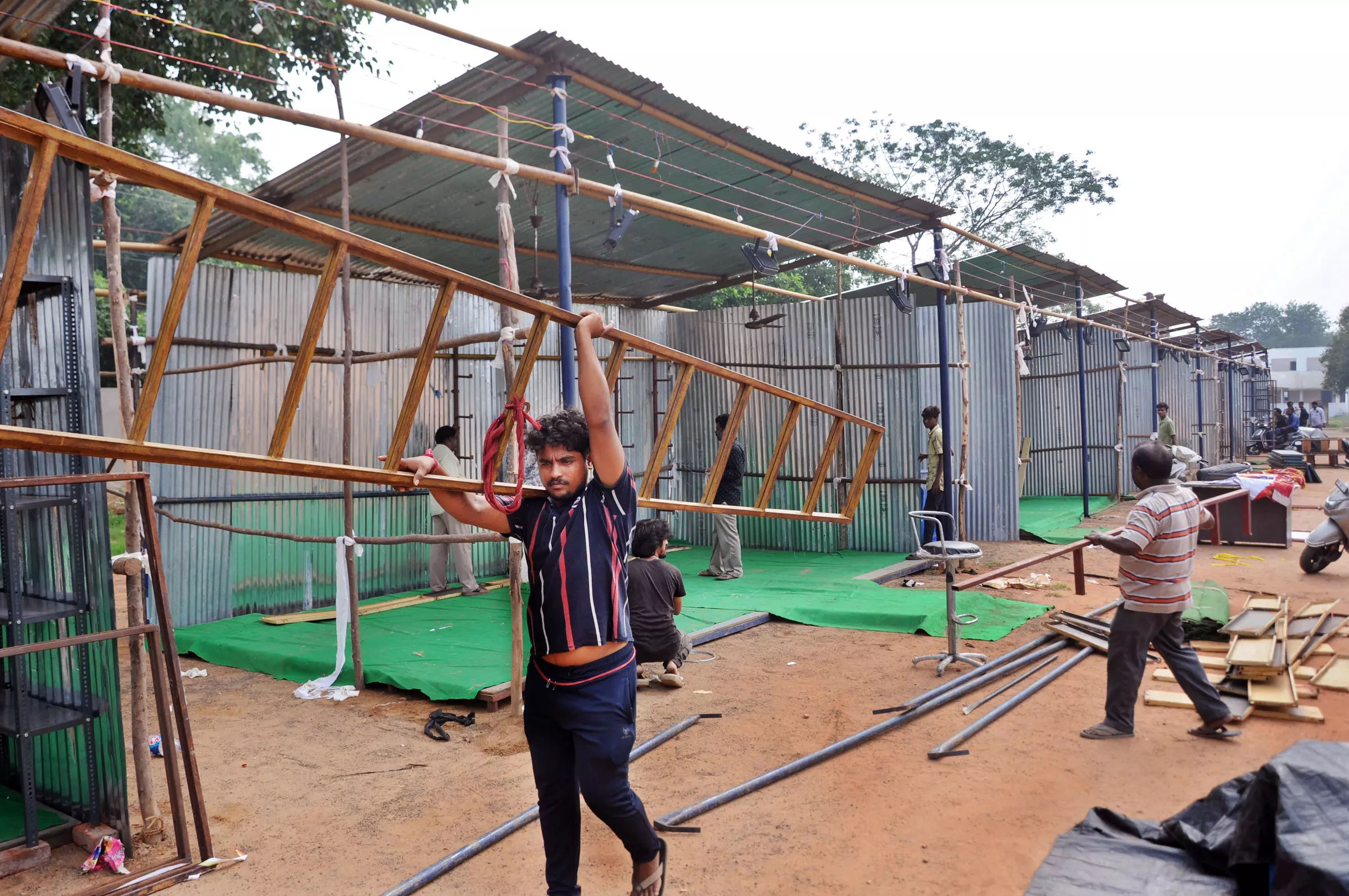 Cracker Vendors Face Problems in Diwali Sale