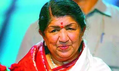 Lata Mangeshkar’s  Voice Stuns Victoria’s Secret Fashion Show