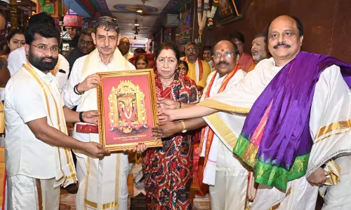 TN Governor Offers Prayers At Kanaka Durga Temple TN Governor Offers Prayers At Kanaka Durga Temple