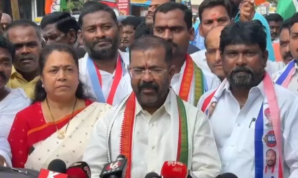 Traders Down Shutters In Warangal For BC Bandh, Edu Institutes Closed