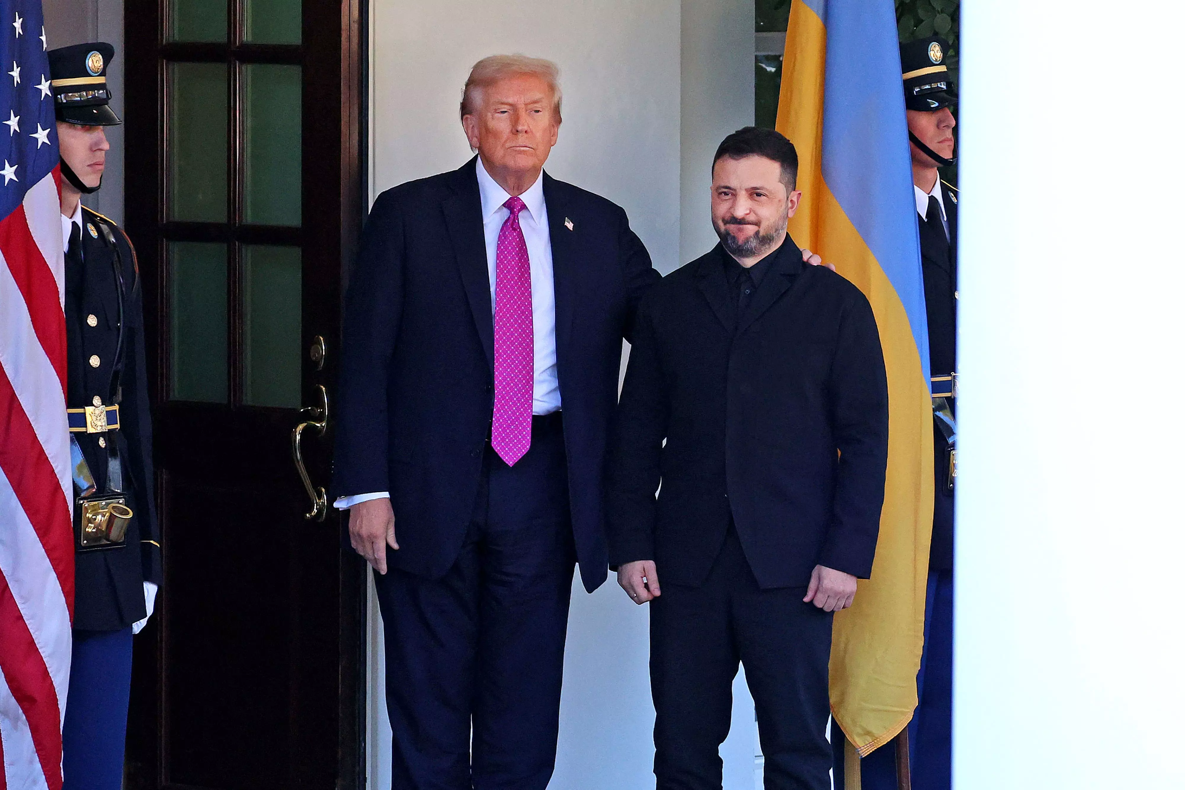 Trump, Zelenskyy Meet as US Hesitates on Tomahawk Missile Deal