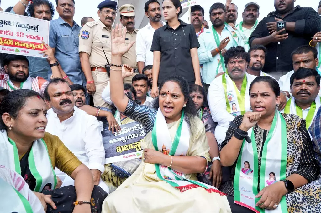 BCs Deceived Repeatedly, Says Kavitha; Telangana Jagruthi Holds Human Chain in Support of BC Bandh BCs Deceived Repeatedly, Says Kavitha; Telangana Jagruthi Holds Human Chain in Support of BC Bandh