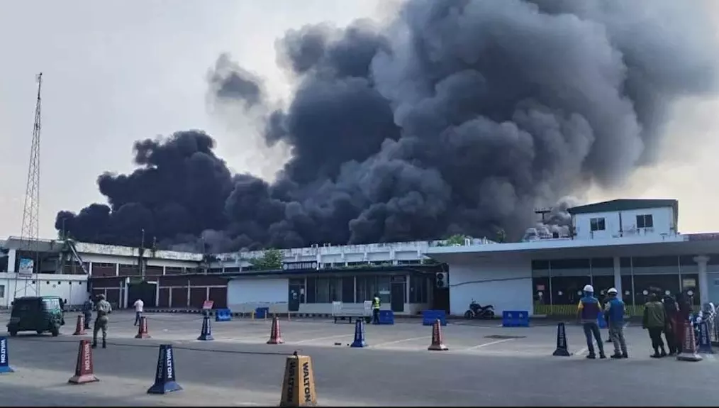 Massive Fire Erupts at Dhaka Airport Cargo Complex