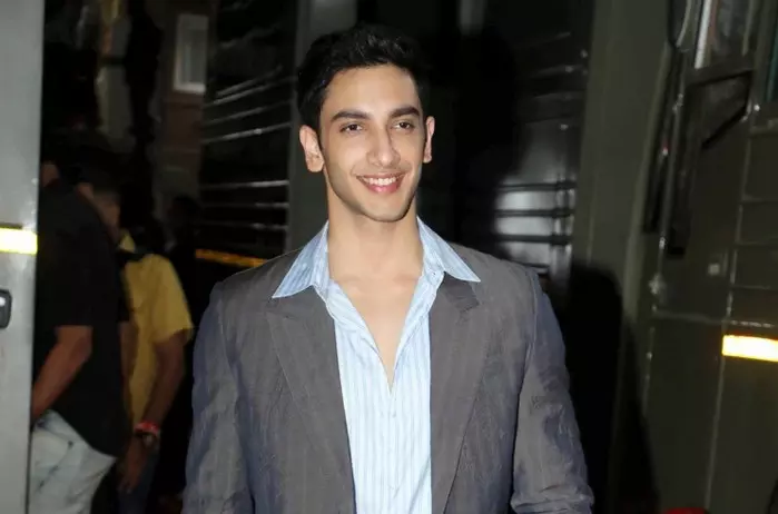 Rajesh-Dimple’s Granddaughter To Be Launched Opposite Vedang Raina