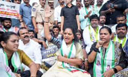 BCs Deceived Repeatedly, Says Kavitha; Telangana Jagruthi Holds Human Chain in Support of BC Bandh BCs Deceived Repeatedly, Says Kavitha; Telangana Jagruthi Holds Human Chain in Support of BC Bandh