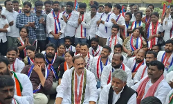 TPCC Chief Mahesh Kumar, Manda Krishna Join BC Bandh at MGBS Hyderabad TPCC Chief Mahesh Kumar, Manda Krishna Join BC Bandh at MGBS Hyderabad