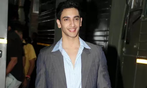 Rajesh-Dimple’s Granddaughter To Be Launched Opposite Vedang Raina Rajesh-Dimple’s Granddaughter To Be Launched Opposite Vedang Raina