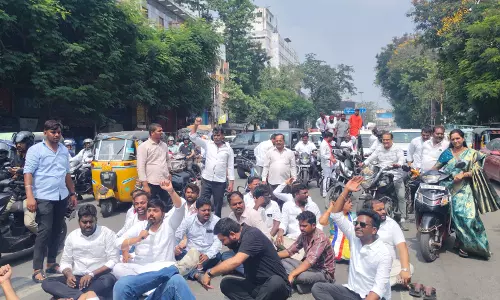 BC Reservation Demand Blocks Highway Traffic as Protests Spread Across Telangana BC Reservation Demand Blocks Highway Traffic as Protests Spread Across Telangana
