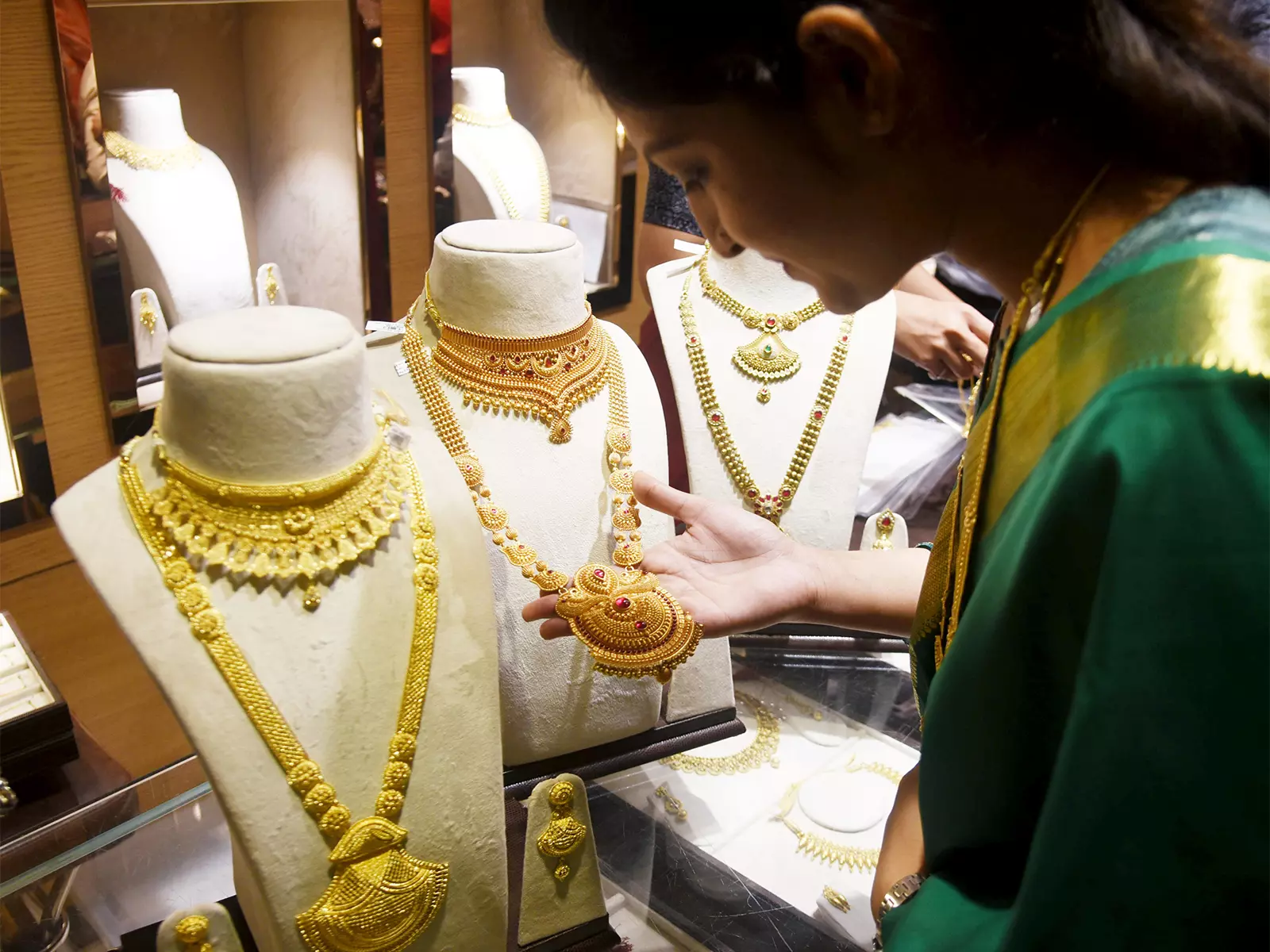 Gold Prices Likely to Stay Bullish Through 2025: Report