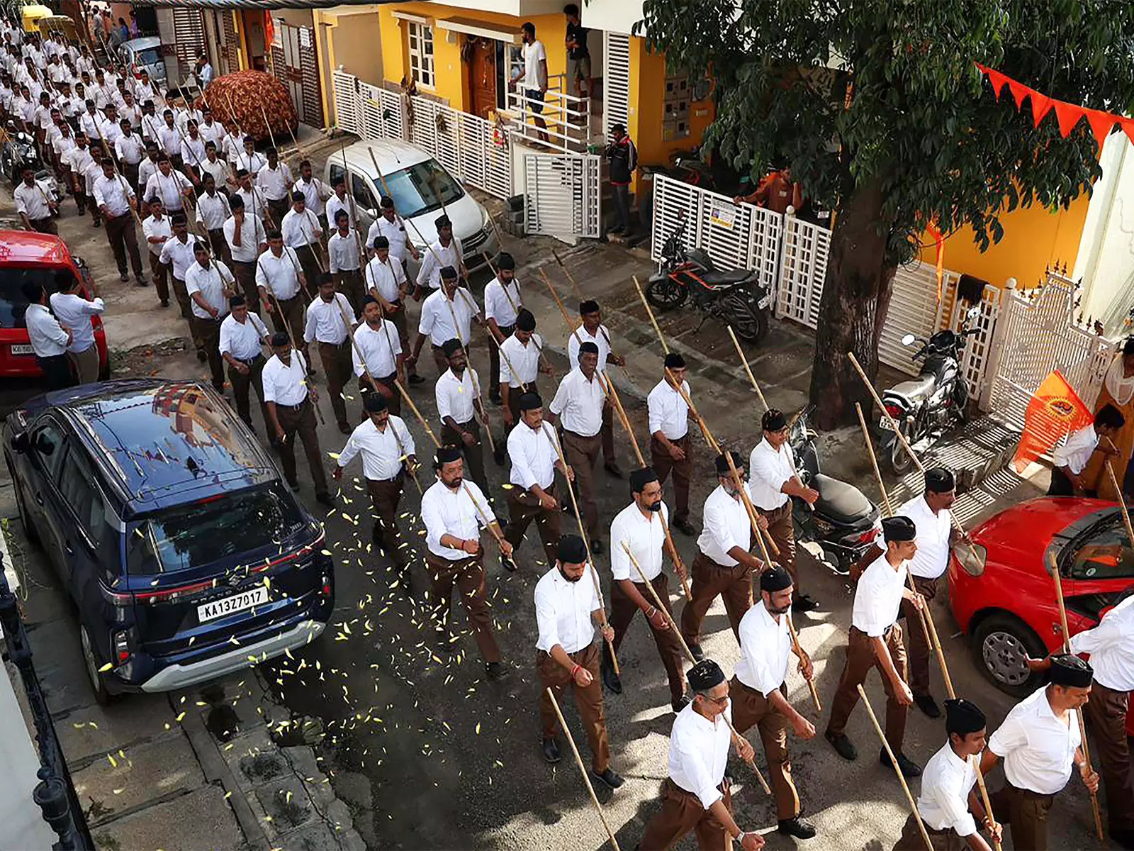 Karnataka HC Directs RSS To File Fresh Petition For Route March In Chittapur on Nov 2 Karnataka HC Directs RSS To File Fresh Petition For Route March In Chittapur on Nov 2