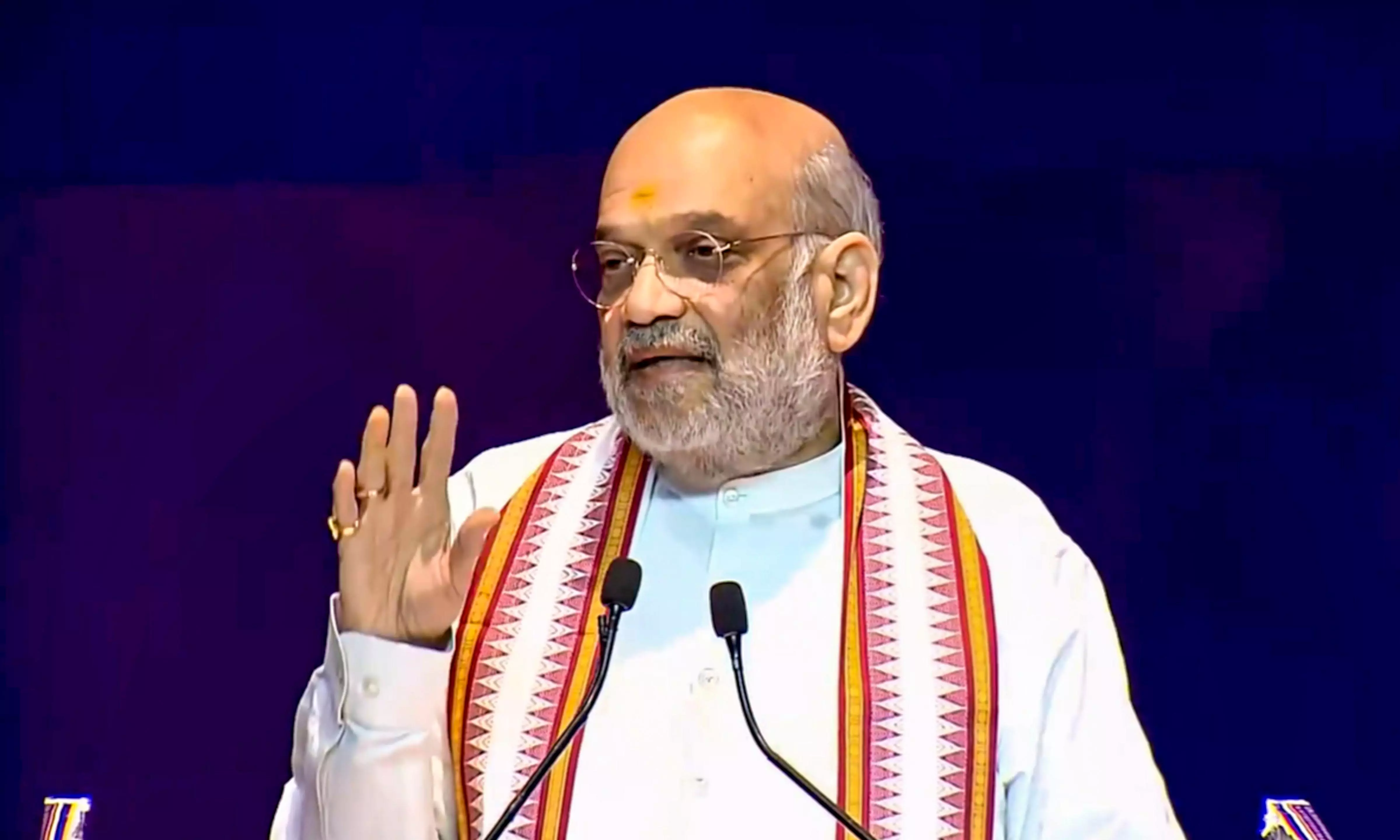 Neither Lalus Son Will Become CM, Nor Will Sonia Gandhis Son Become PM: Amit Shah Neither Lalus Son Will Become CM, Nor Will Sonia Gandhis Son Become PM: Amit Shah