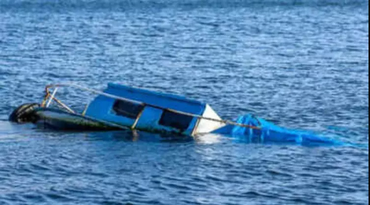 One Rescued, One Missing After Service Boat Capsizes Off Mozambique Coast