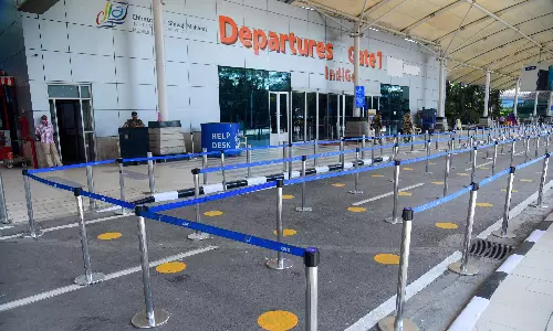 2 Mumbai Airport Cleaners Arrested for Smuggling Rs 1.6 Crore Worth of Foreign Gold