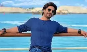 SRK Lookalike Cashes In Big, Thrives on Superstar Fame