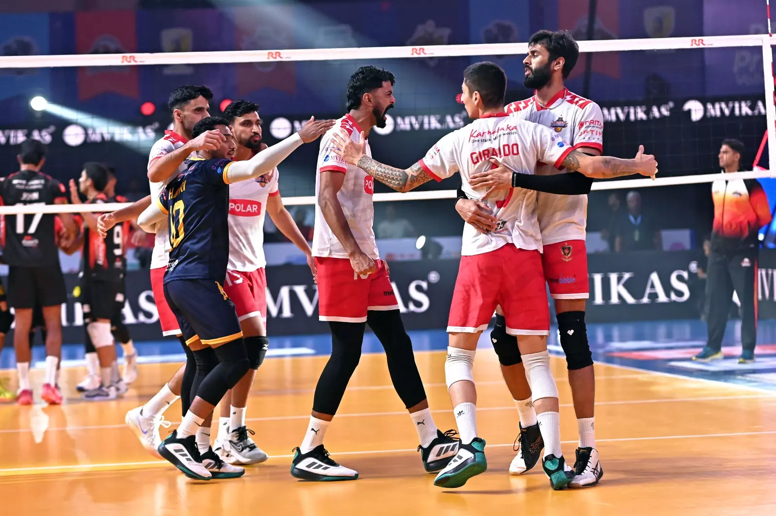 Kolkata Thunderbolts Celebrate Diwali With 3-1 Win Over Hyderabad Black Hawks Kolkata Thunderbolts Celebrate Diwali With 3-1 Win Over Hyderabad Black Hawks