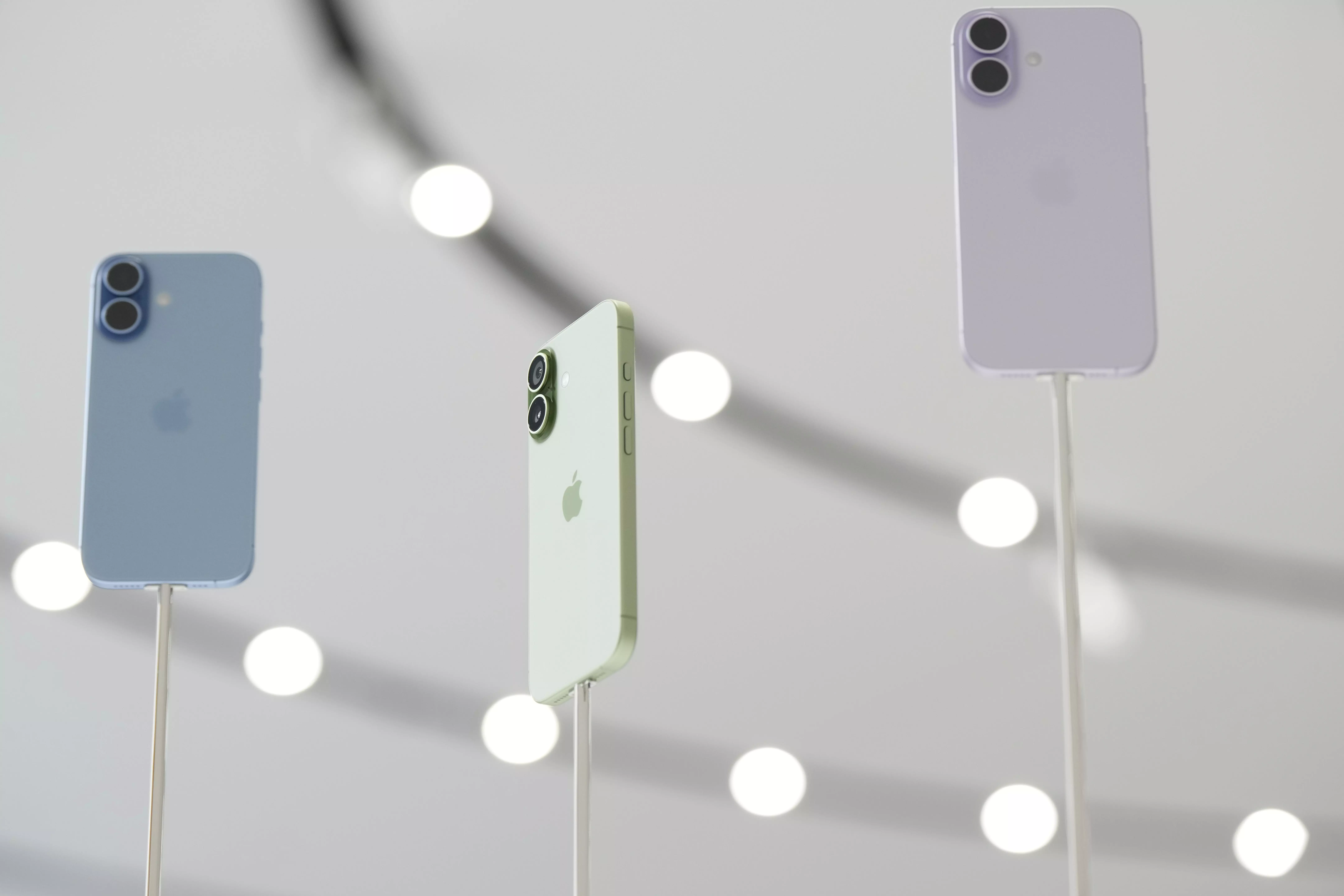 Apple Nears $4 Trillion Valuation as Shares Surge on Strong iPhone 17 Demand