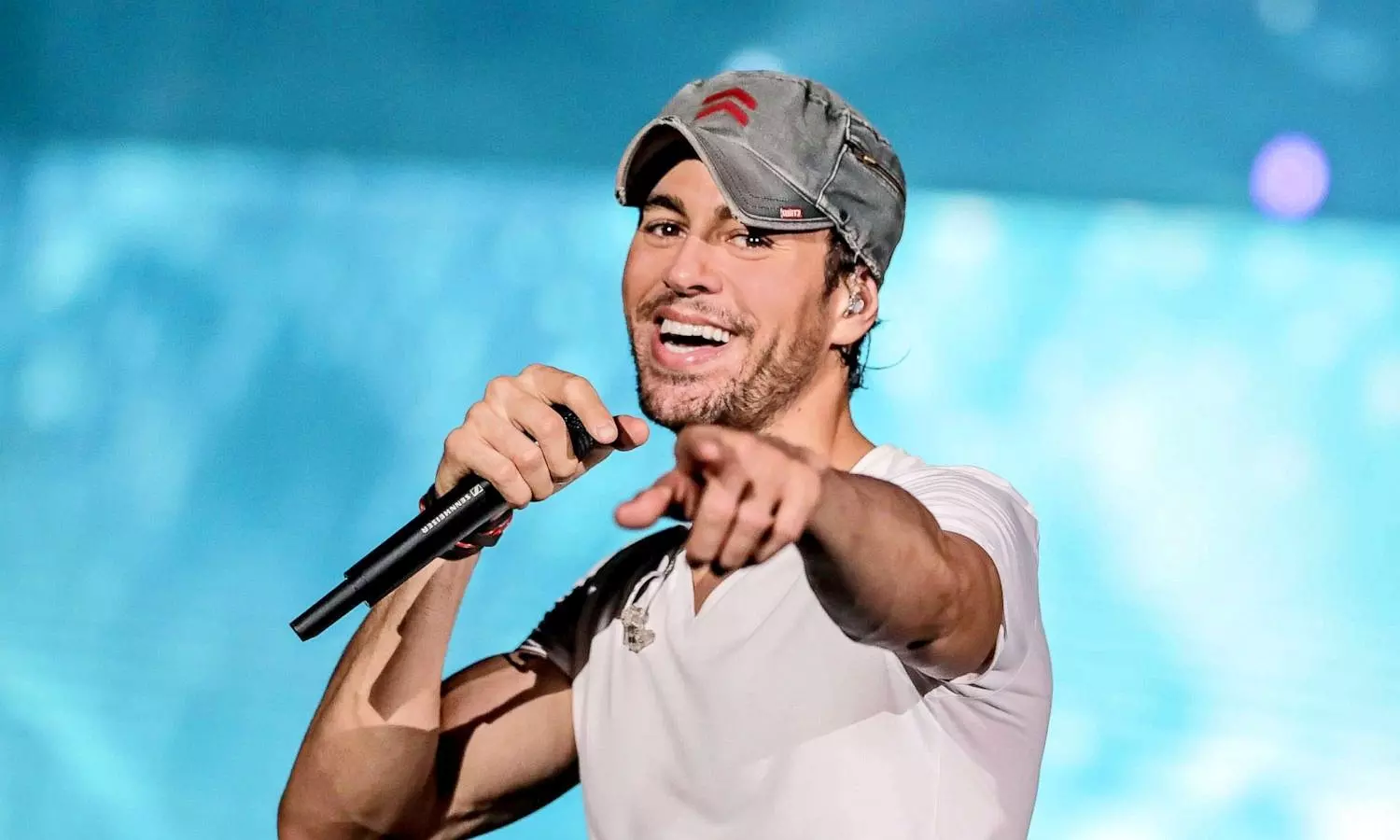 Enrique Iglesias Plans to  Visit Taj Mahal: Source