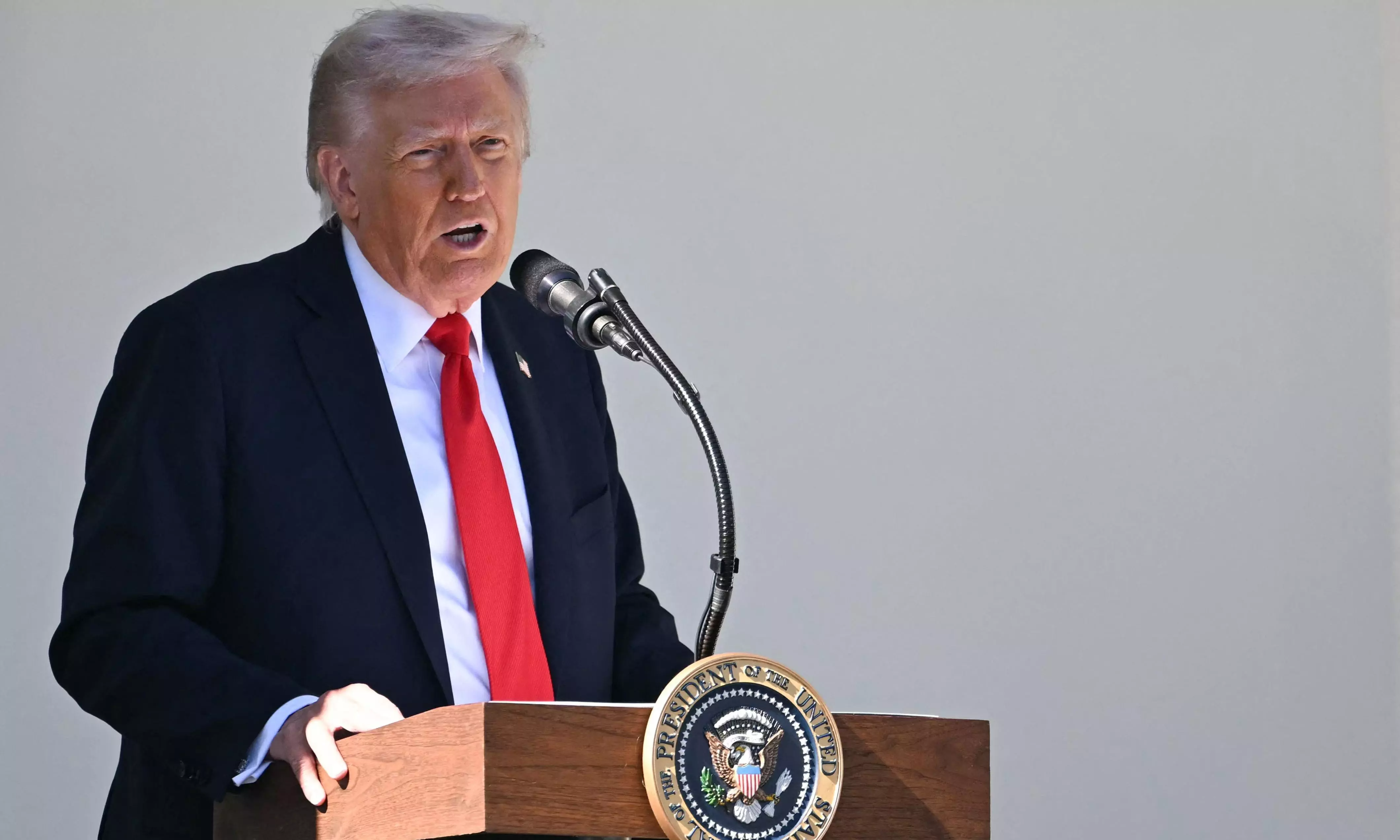 Trump Hosts Senate Republicans at White House as Shutdown Stretches into Fourth Week Trump Hosts Senate Republicans at White House as Shutdown Stretches into Fourth Week