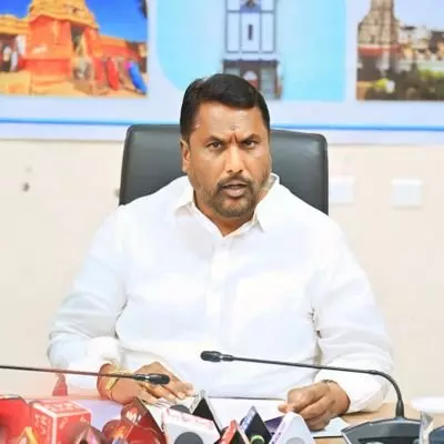 Minister Adluri Dares Harish Rao To Take Oath In Temple In Wet Clothes Over His Cabinet Meeting Claims