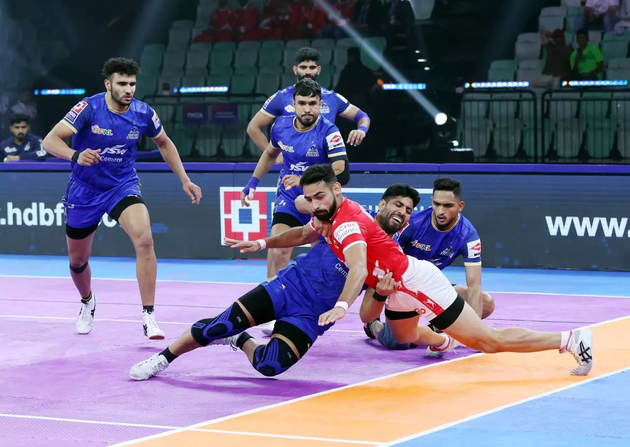 Super 10s from Shivam and Vinay Sink Gujarat Giants; Confirm Playoff Spots for Haryana Steelers and Jaipur Pink Panthers Super 10s from Shivam and Vinay Sink Gujarat Giants; Confirm Playoff Spots for Haryana Steelers and Jaipur Pink Panthers