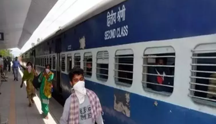 Bihar, UP People Struggle for Trains Ahead of Chhath Bihar, UP People Struggle for Trains Ahead of Chhath