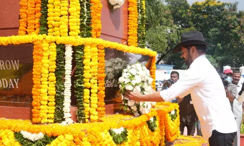 Shun Violence, Give Up Arms, CM Tells Maoists