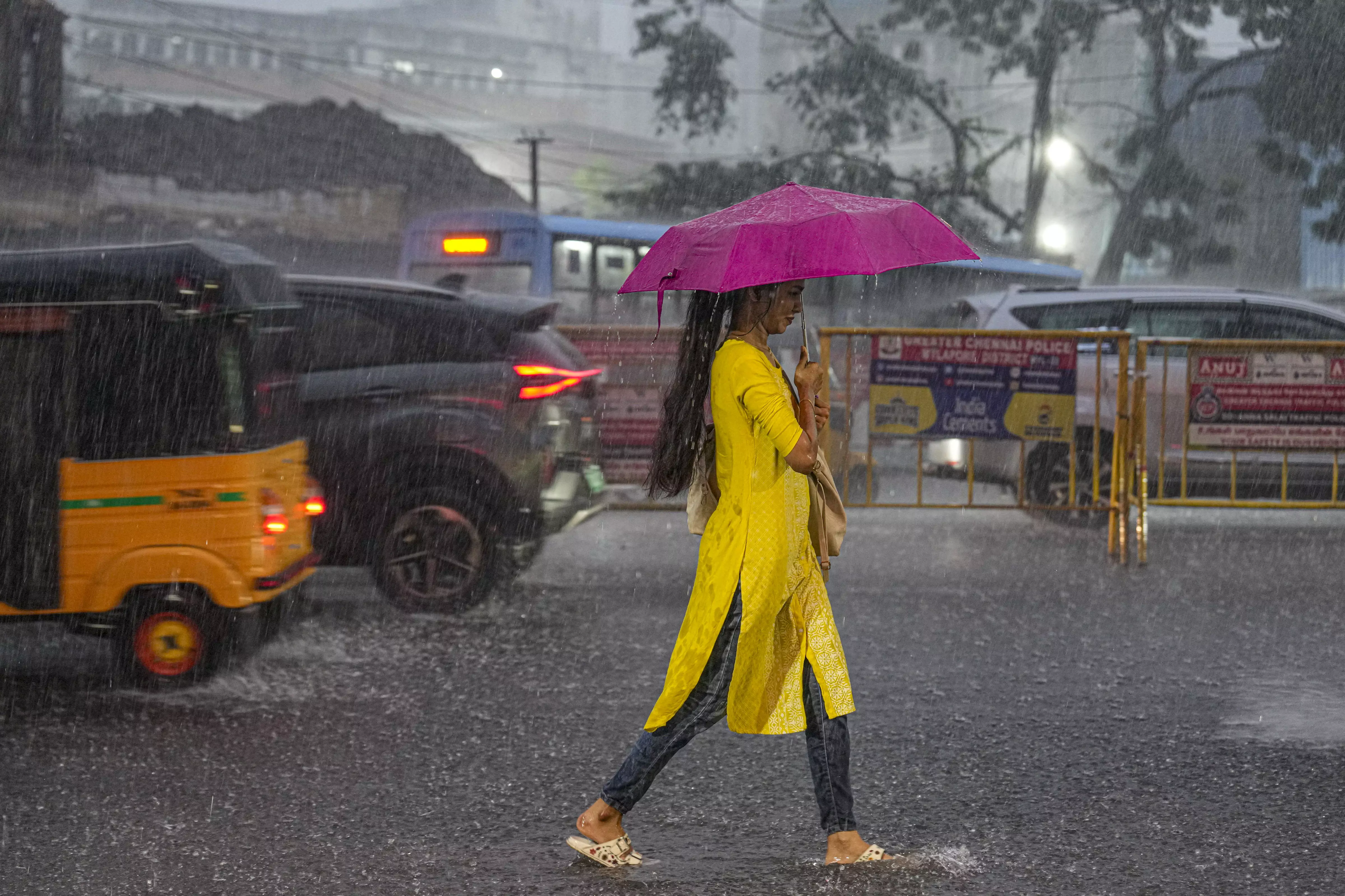 Schools Shut in Chennai, Several Districts Amid Heavy Rain Schools Shut in Chennai, Several Districts Amid Heavy Rain