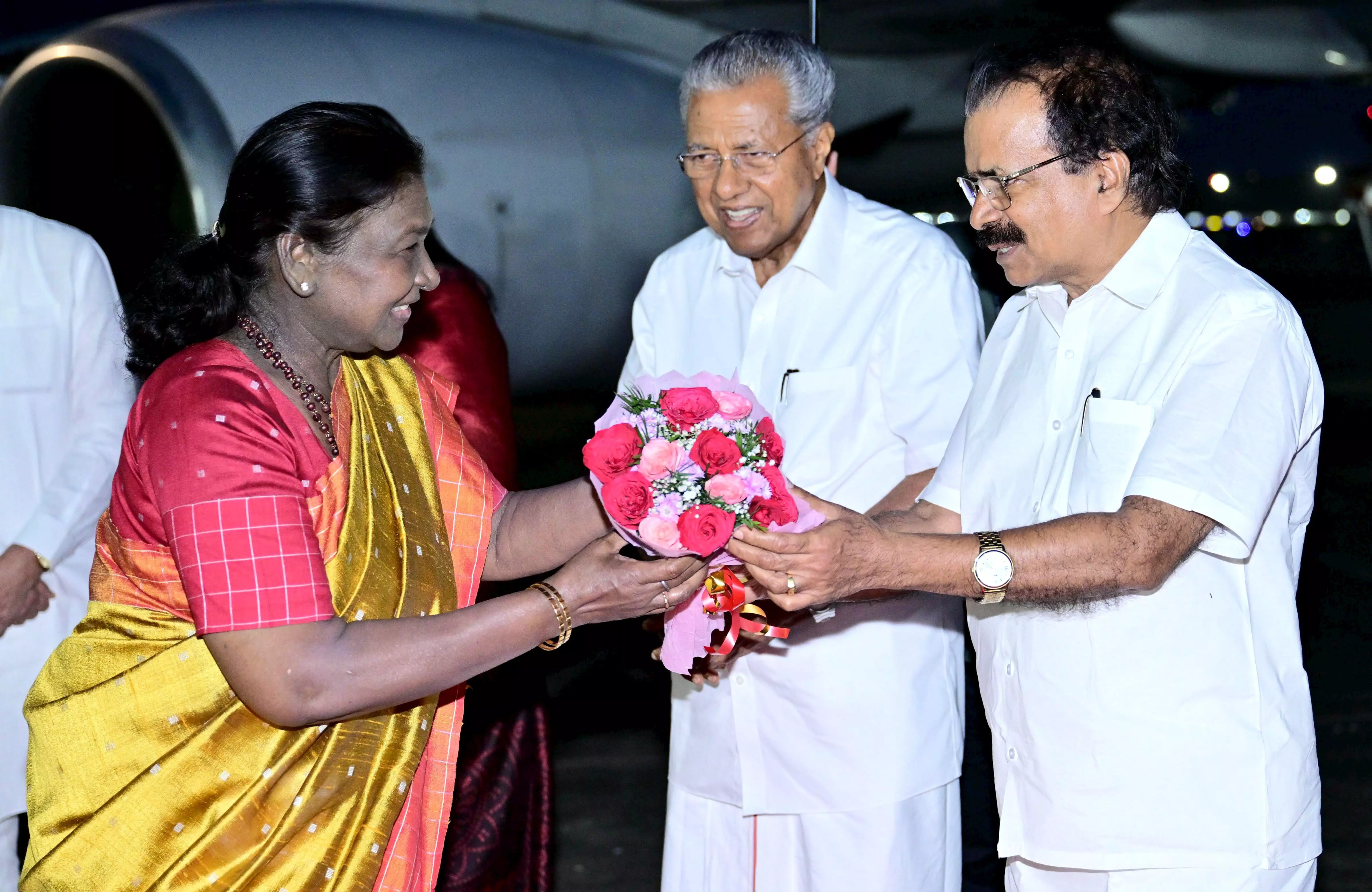 President Murmu Offers Prayers at Sabarimala Temple President Murmu Offers Prayers at Sabarimala Temple