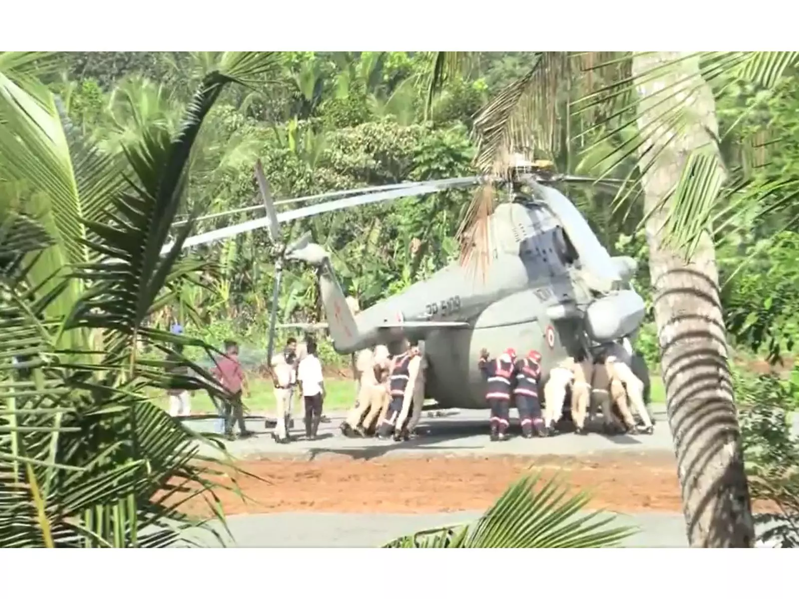 Prez Murmu’s Chopper Wheels Sink Into Helipad