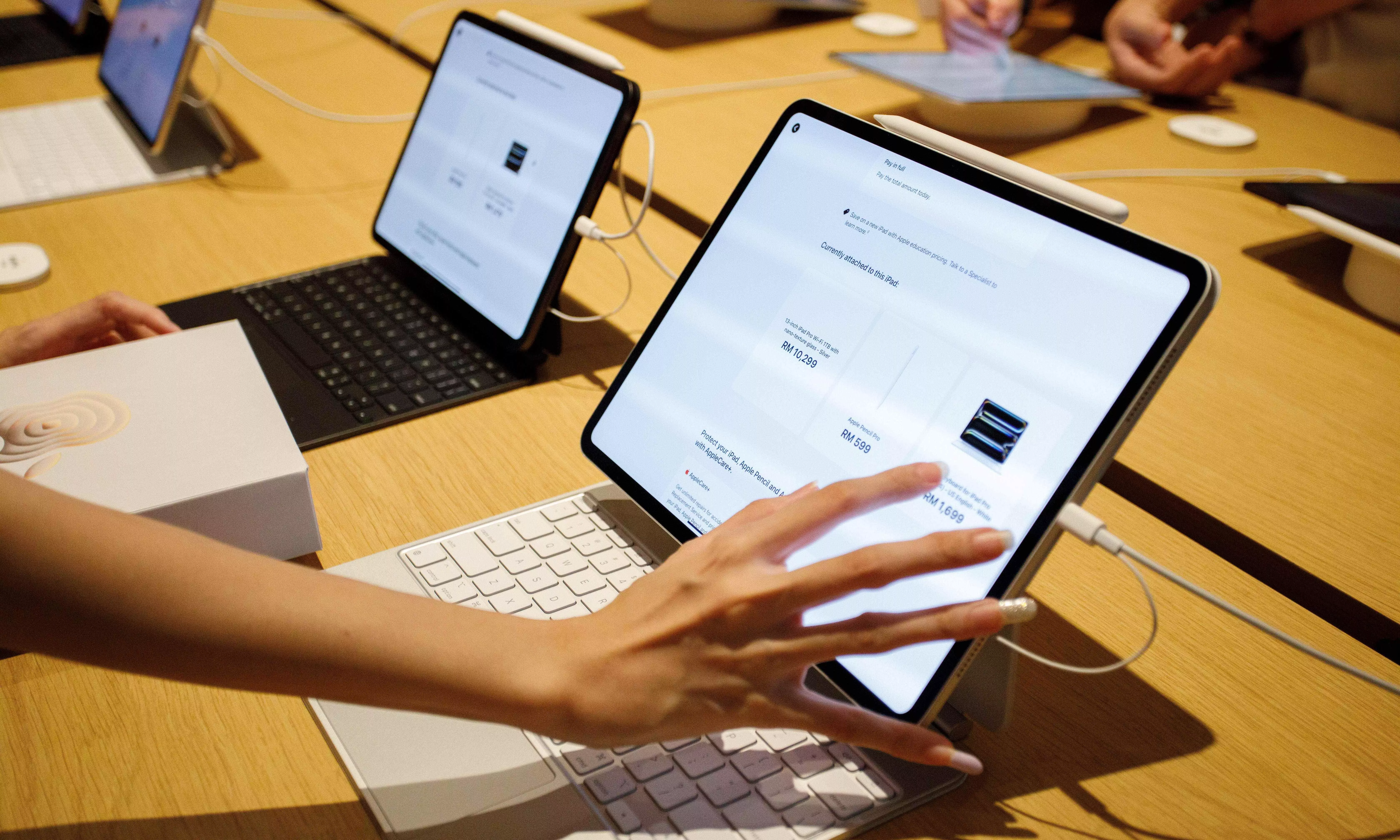 Apple’s Planned Foldable iPad With 18-inch Screen Hits Development Snags Apple’s Planned Foldable iPad With 18-inch Screen Hits Development Snags