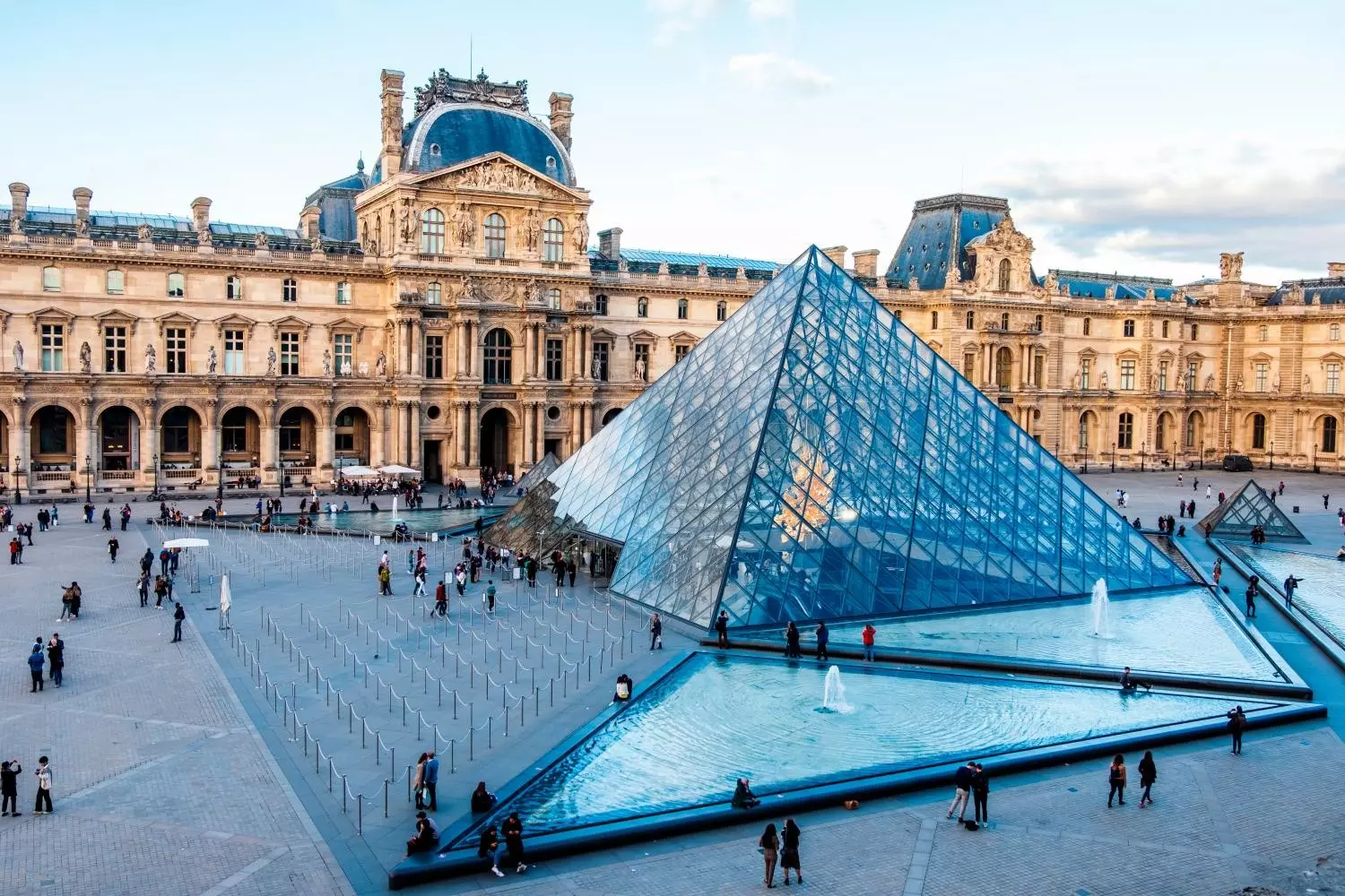 The Louvre Reopens 3 Days After Thieves Took Off With French Crown Jewels In Daylight Heist The Louvre Reopens 3 Days After Thieves Took Off With French Crown Jewels In Daylight Heist