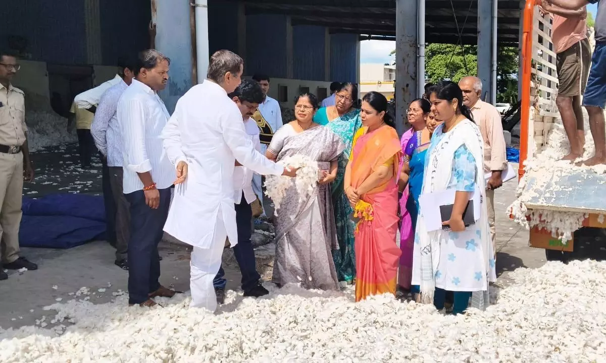 Cotton Farmers Told to Register Slot Through Kapas Kisan APP