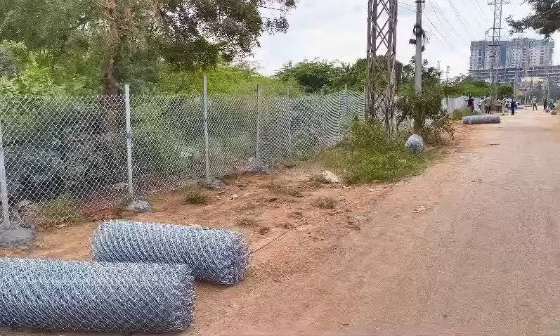 Hydraa Fences Journalists 38-Acre Housing Society Land Hydraa Fences Journalists 38-Acre Housing Society Land