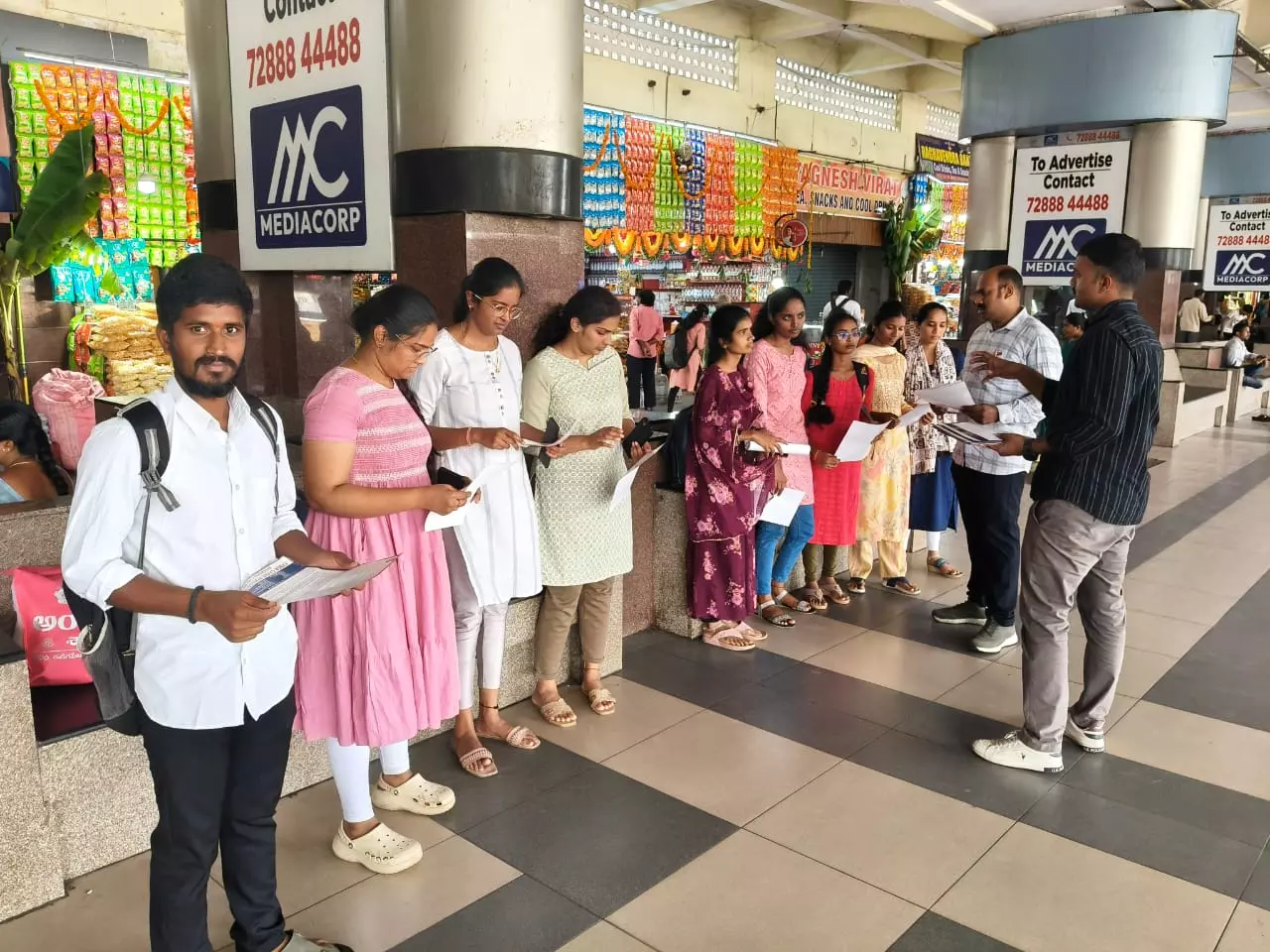 Cybercops Educate Passengers At MGBS Cybercops Educate Passengers At MGBS