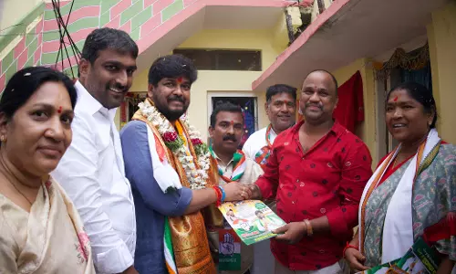 Seethakka Joins Door-to-Door Campaign for Congress Candidate Naveen Yadav in Borabanda