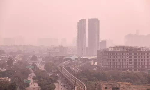 Delhi Air Quality Nears Severe Mark as Smog Chokes City Delhi Air Quality Nears Severe Mark as Smog Chokes City